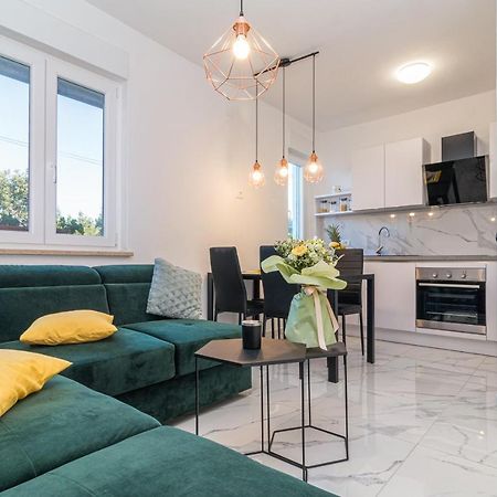 Three Waves Apartment New Пула Екстериор снимка