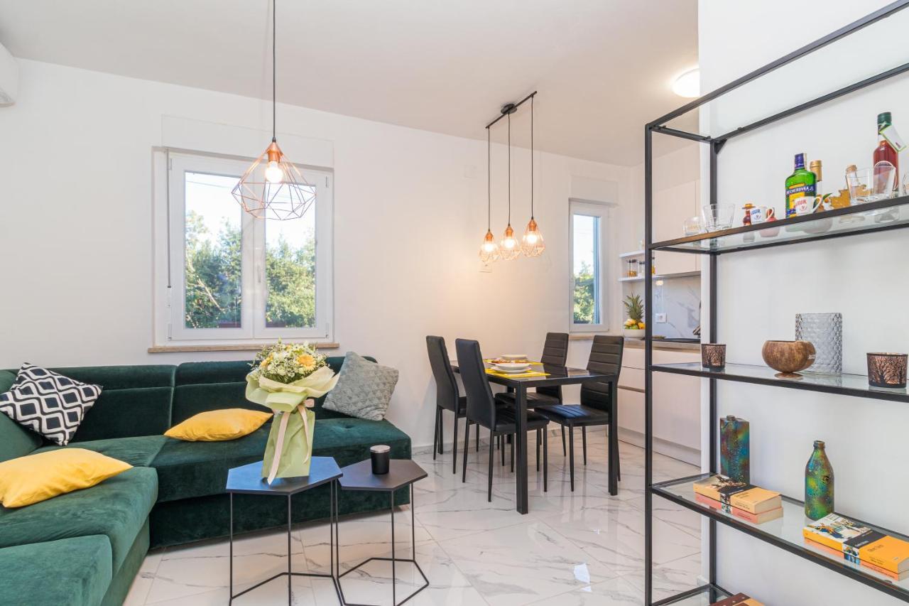 Three Waves Apartment New Пула Екстериор снимка