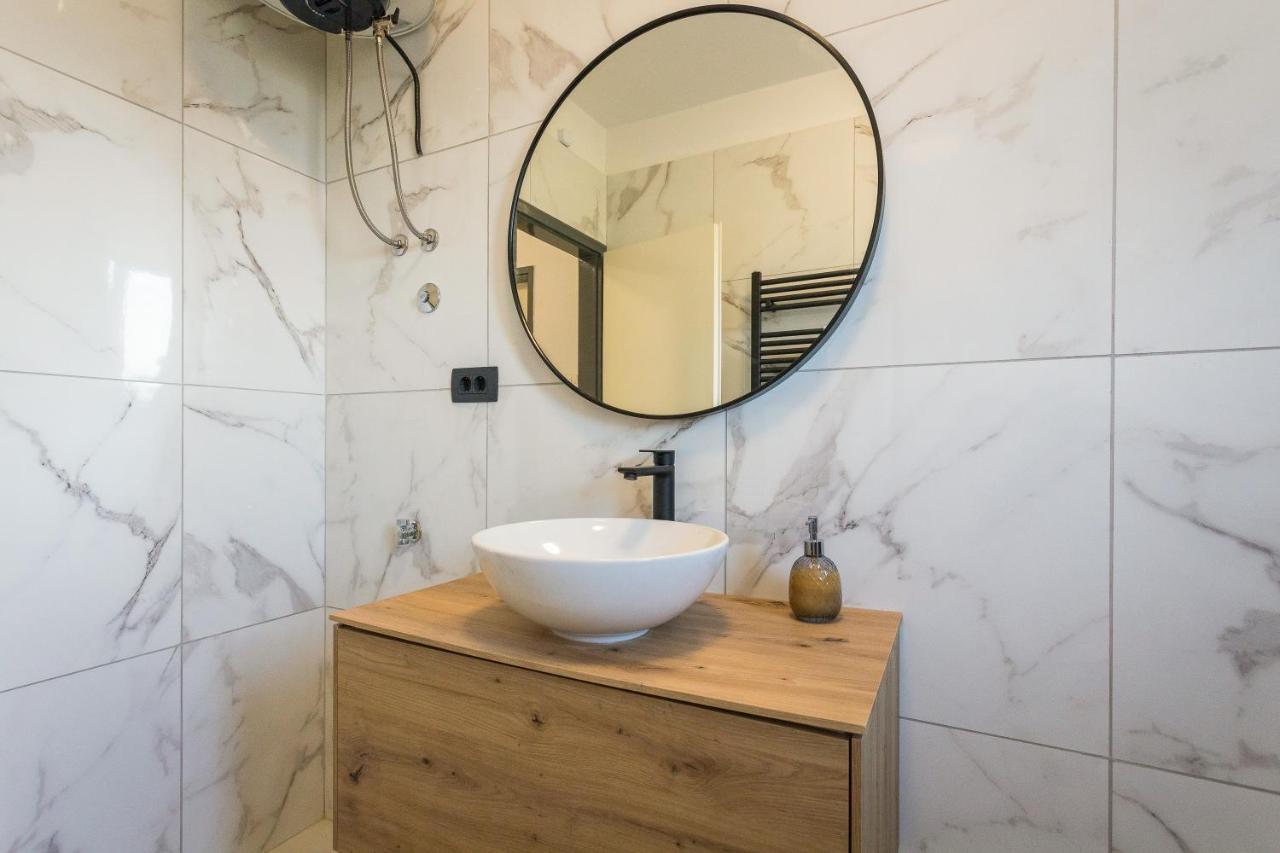 Three Waves Apartment New Пула Екстериор снимка